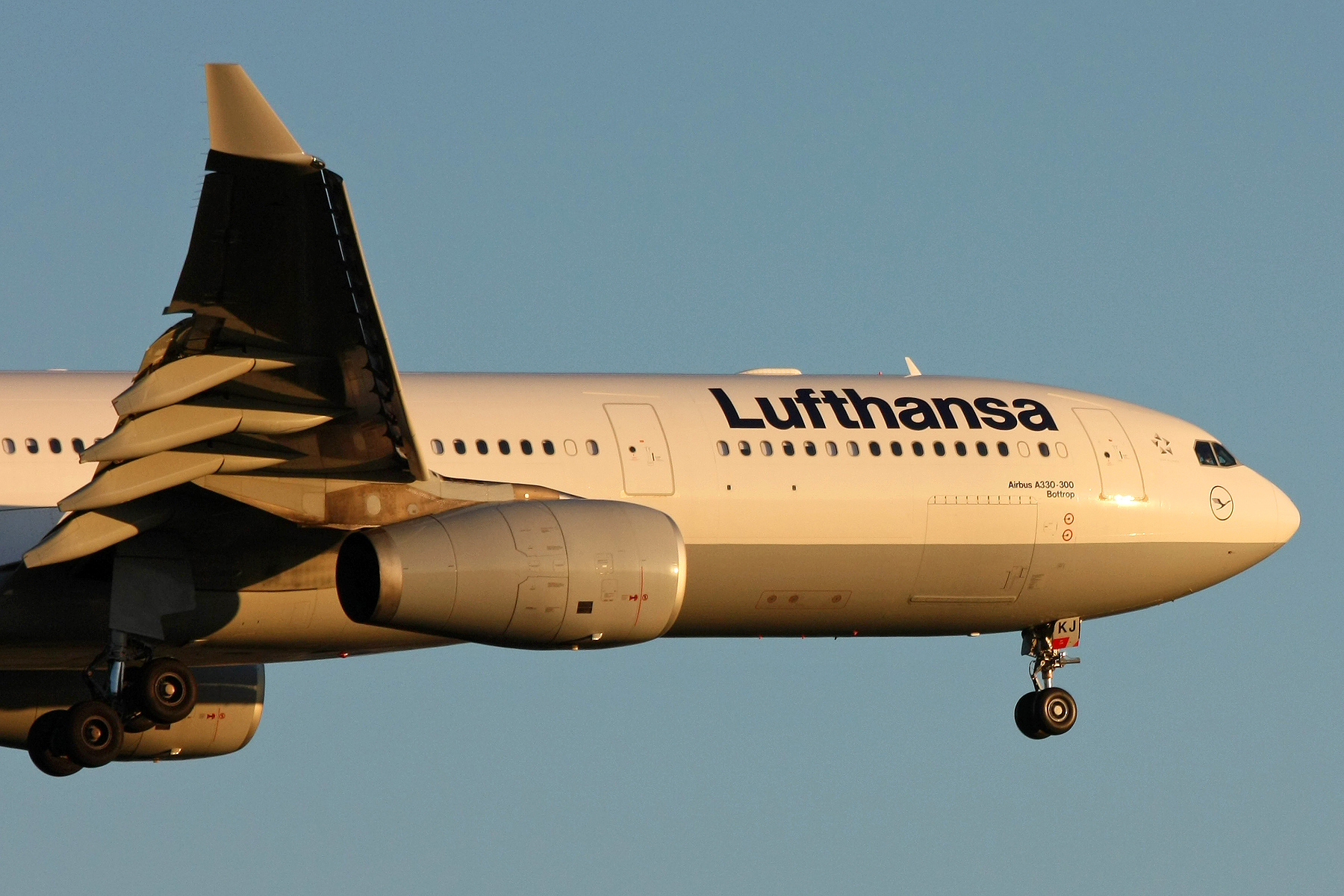 Lufthansa A333 