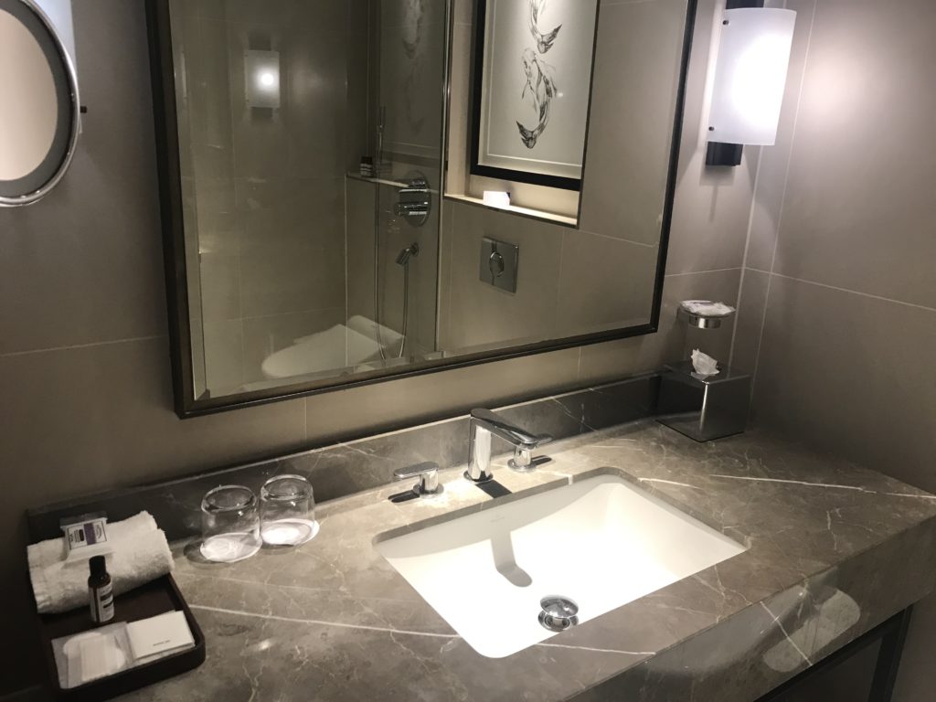 Hyatt Regency London - The Churchill Bathroom