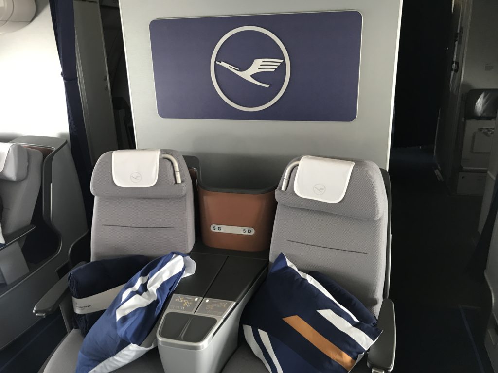 Lufthansa A340 business class cabin