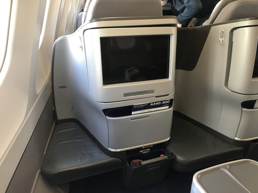 Lufthansa A340 business class footwell