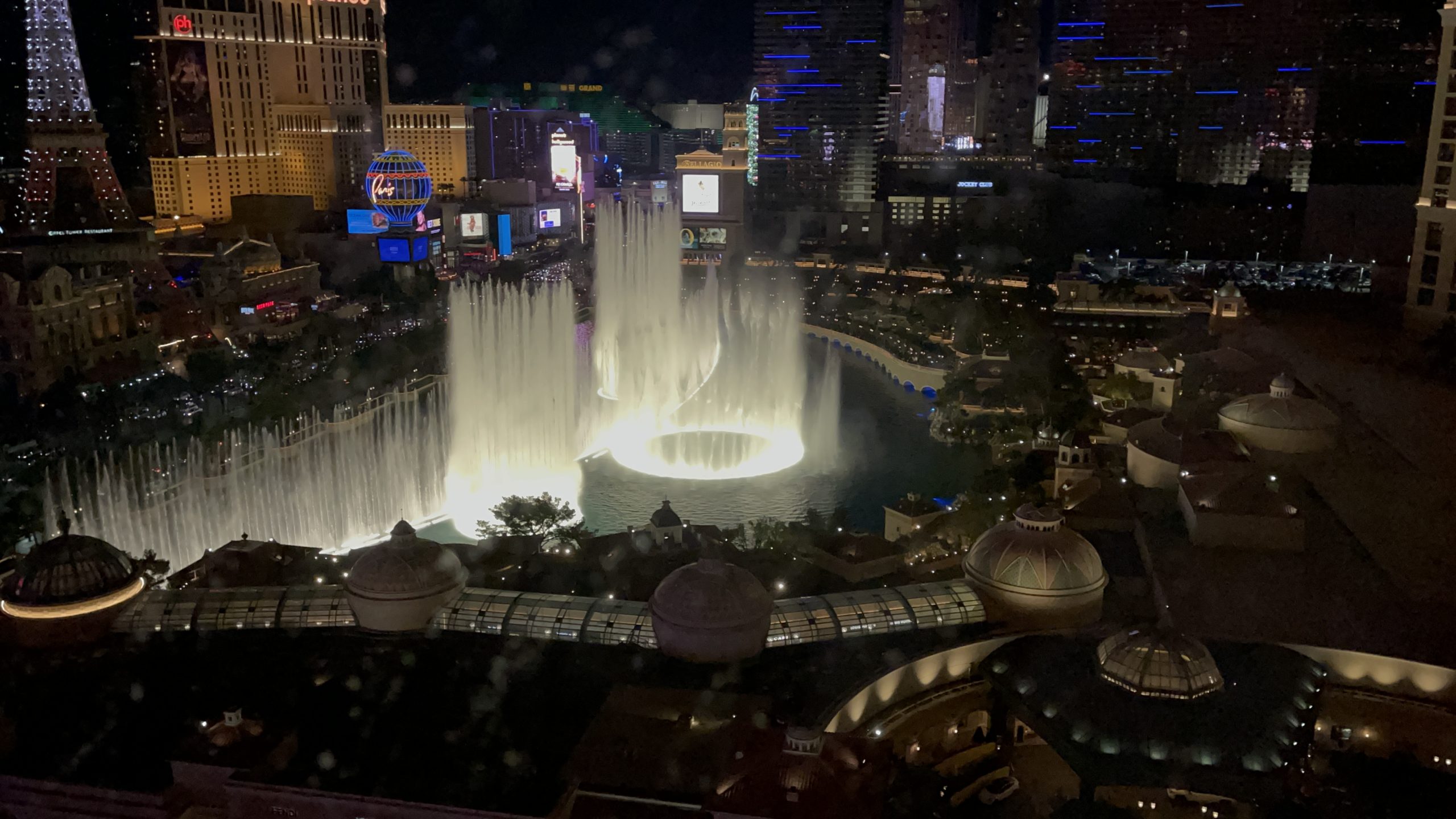 Bellagio - fountain view King bedroom - photo review : r/vegas