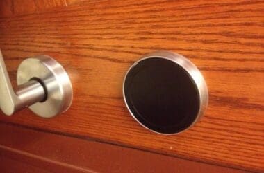 a door knob and a doorknob