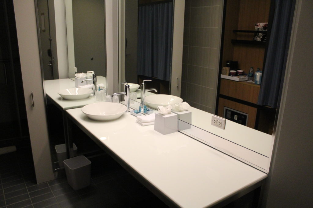 Aloft Las Colinas hotel room vanity at bathroom