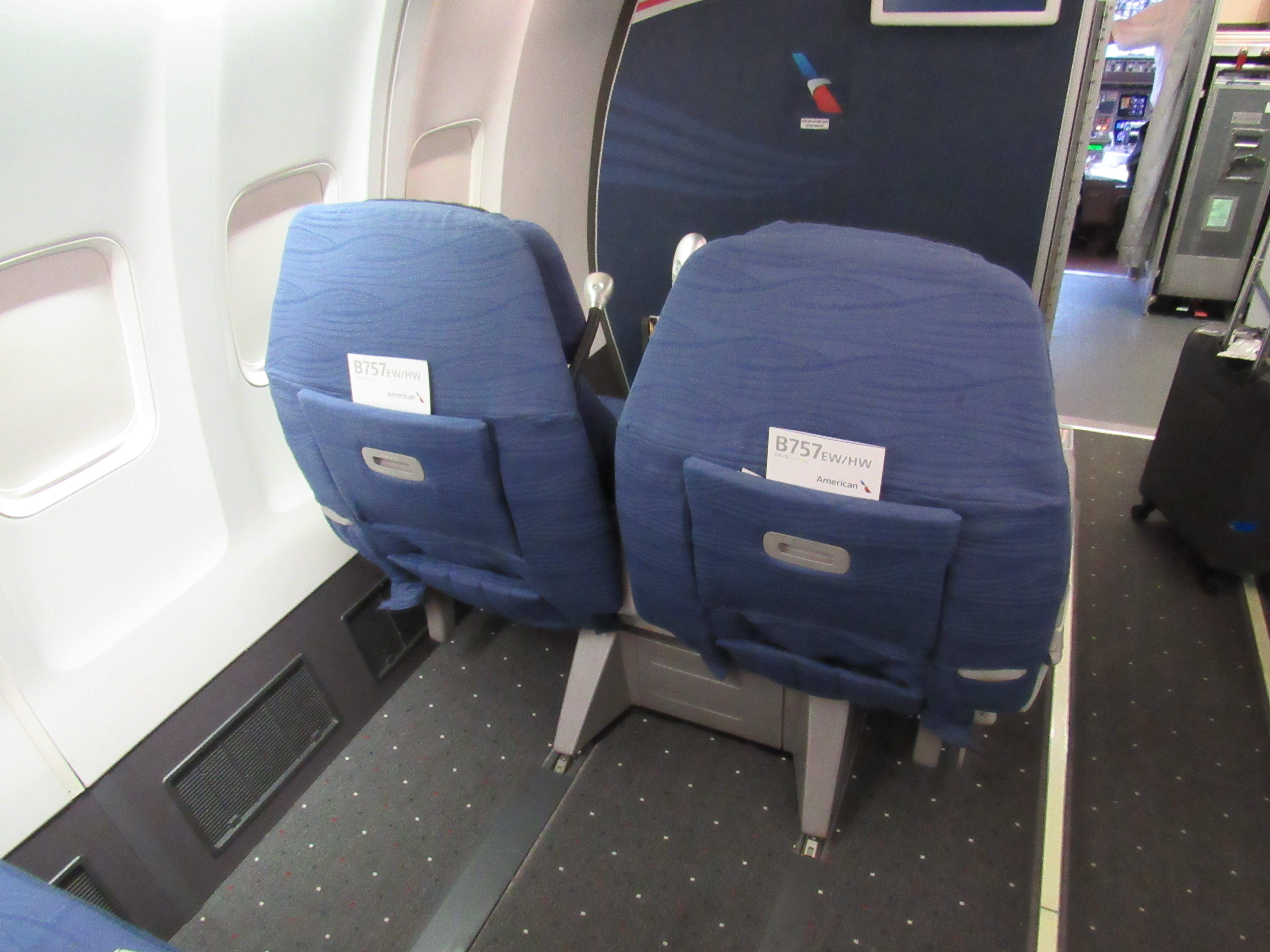 LUS 757 Business Class Cabin