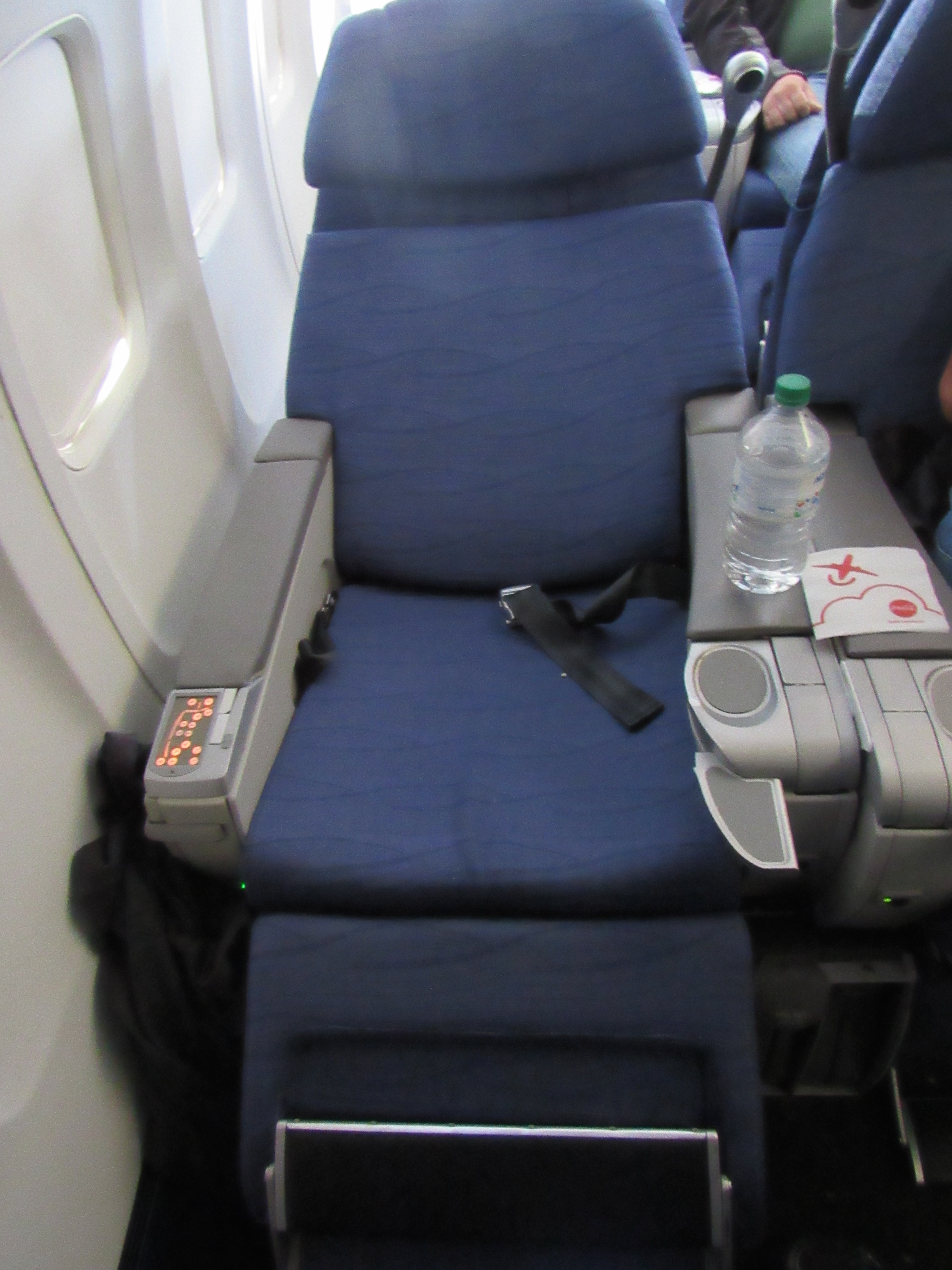 American Airlines 757 LUS Seat