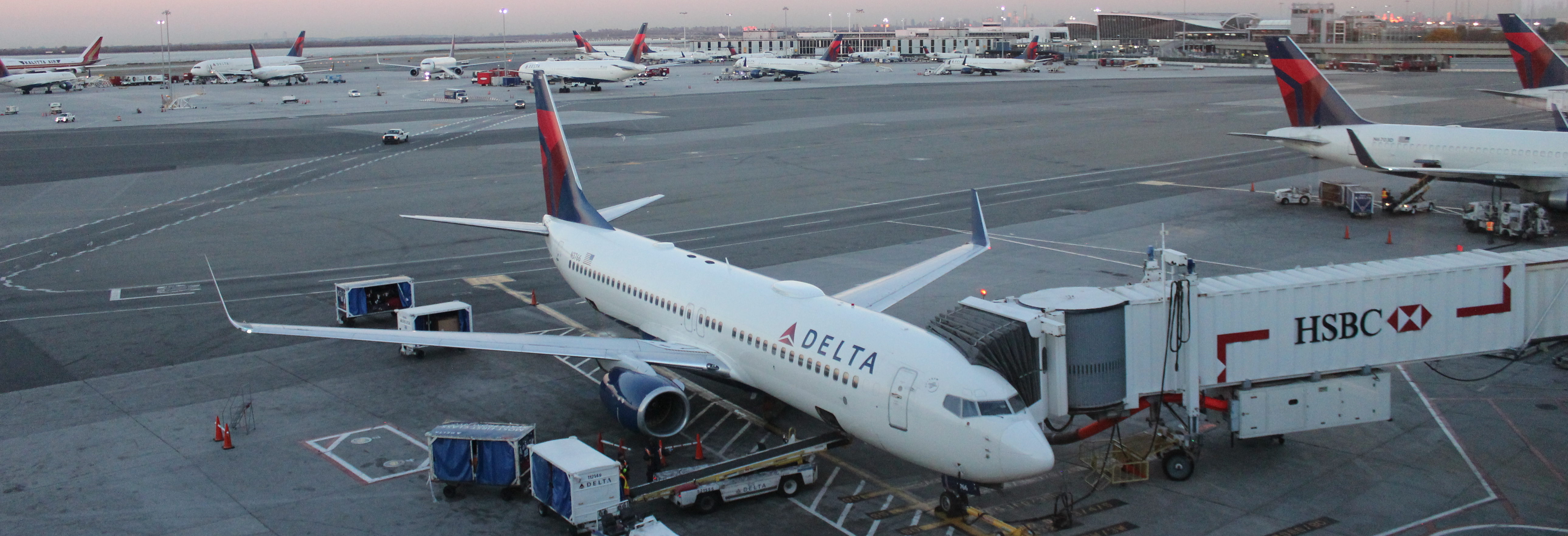 Delta 737 from JFK SkyClub