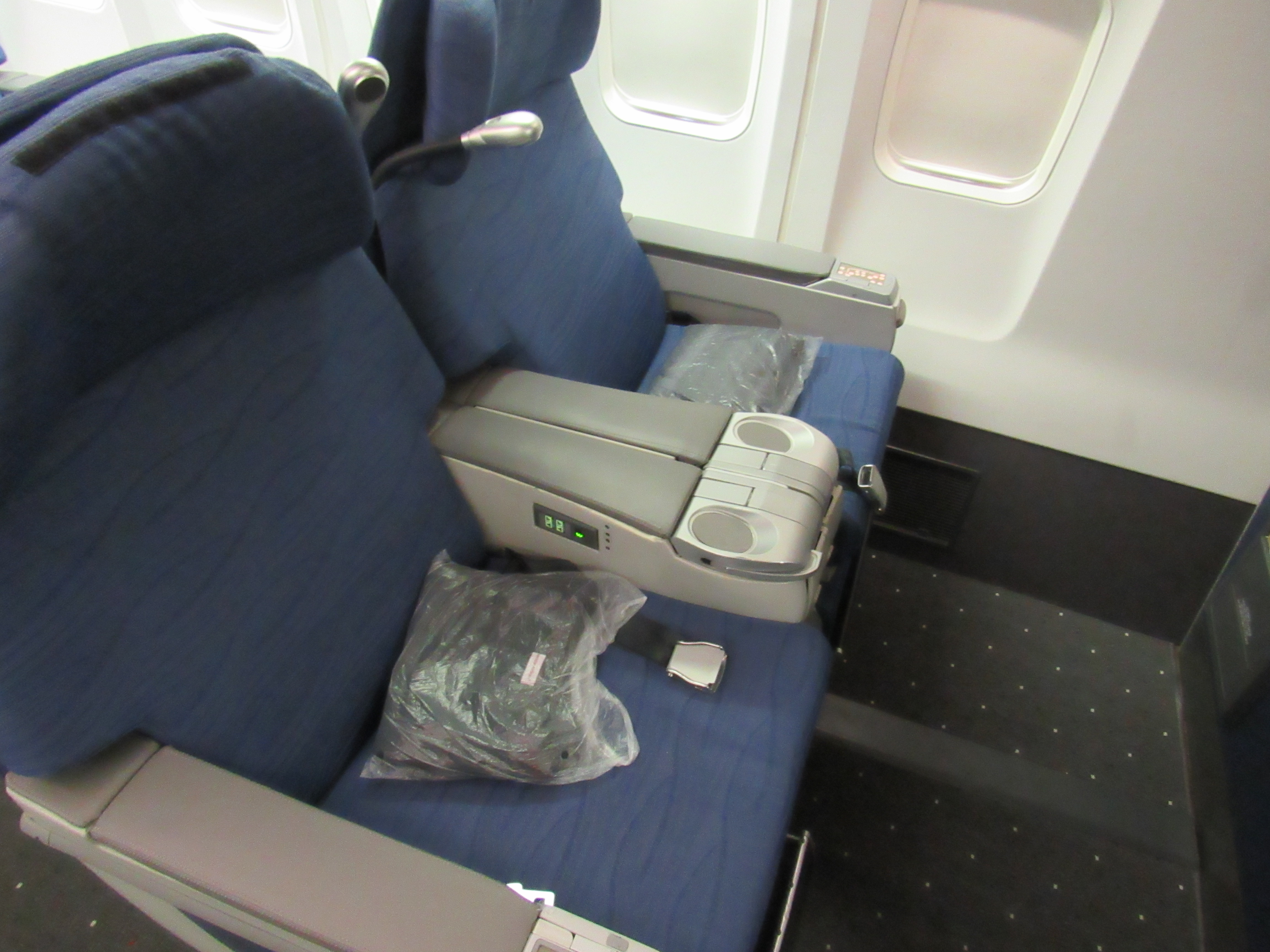 American Airlines LUS 757 Business Class Seat