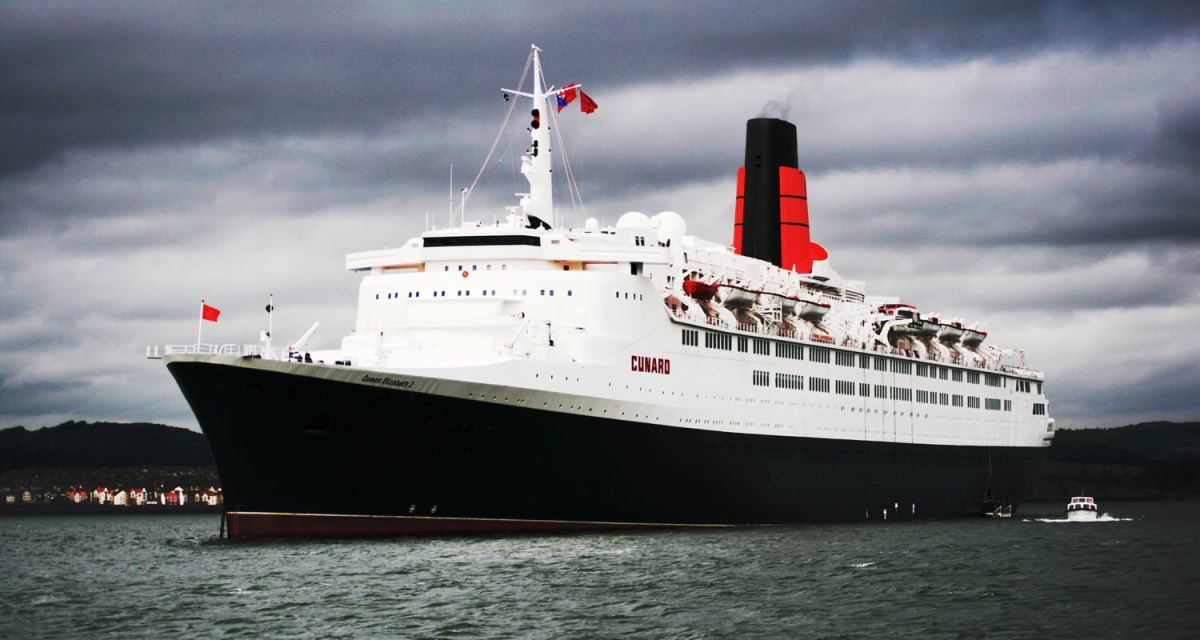 16 Scenes On Board Cunard’s Queen Elizabeth 2 in 2008