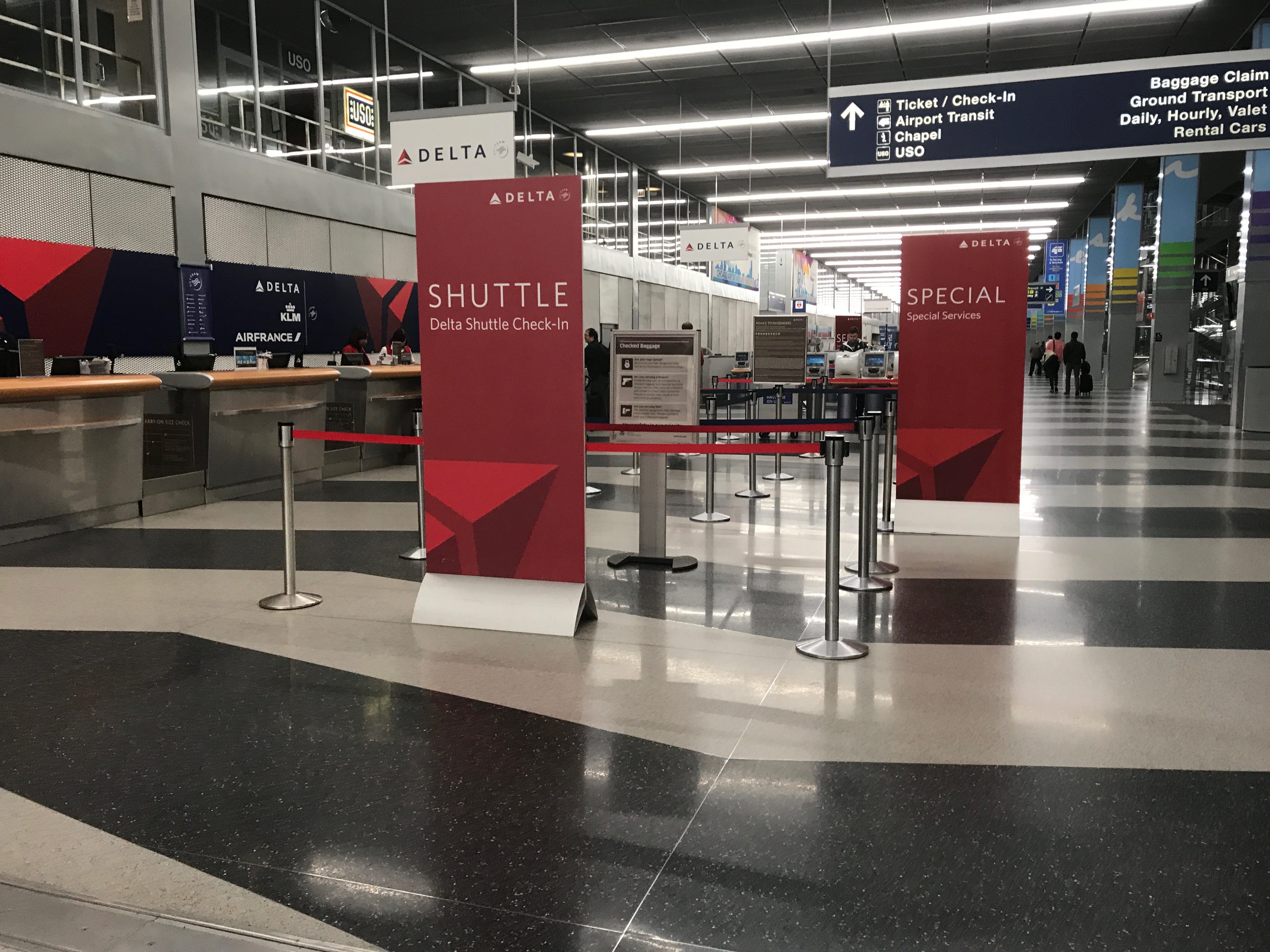 Delta Shuttle Check-In at Chicago O'Hare