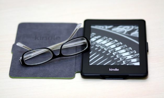 Do You Pack a Book When You Fly? (And Enter for a Chance to Win a Kindle e-Reader!)