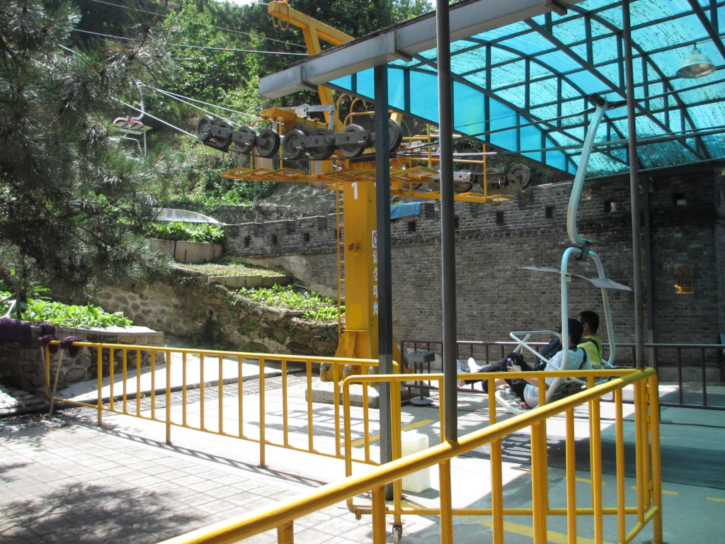 a yellow lift with a blue roof