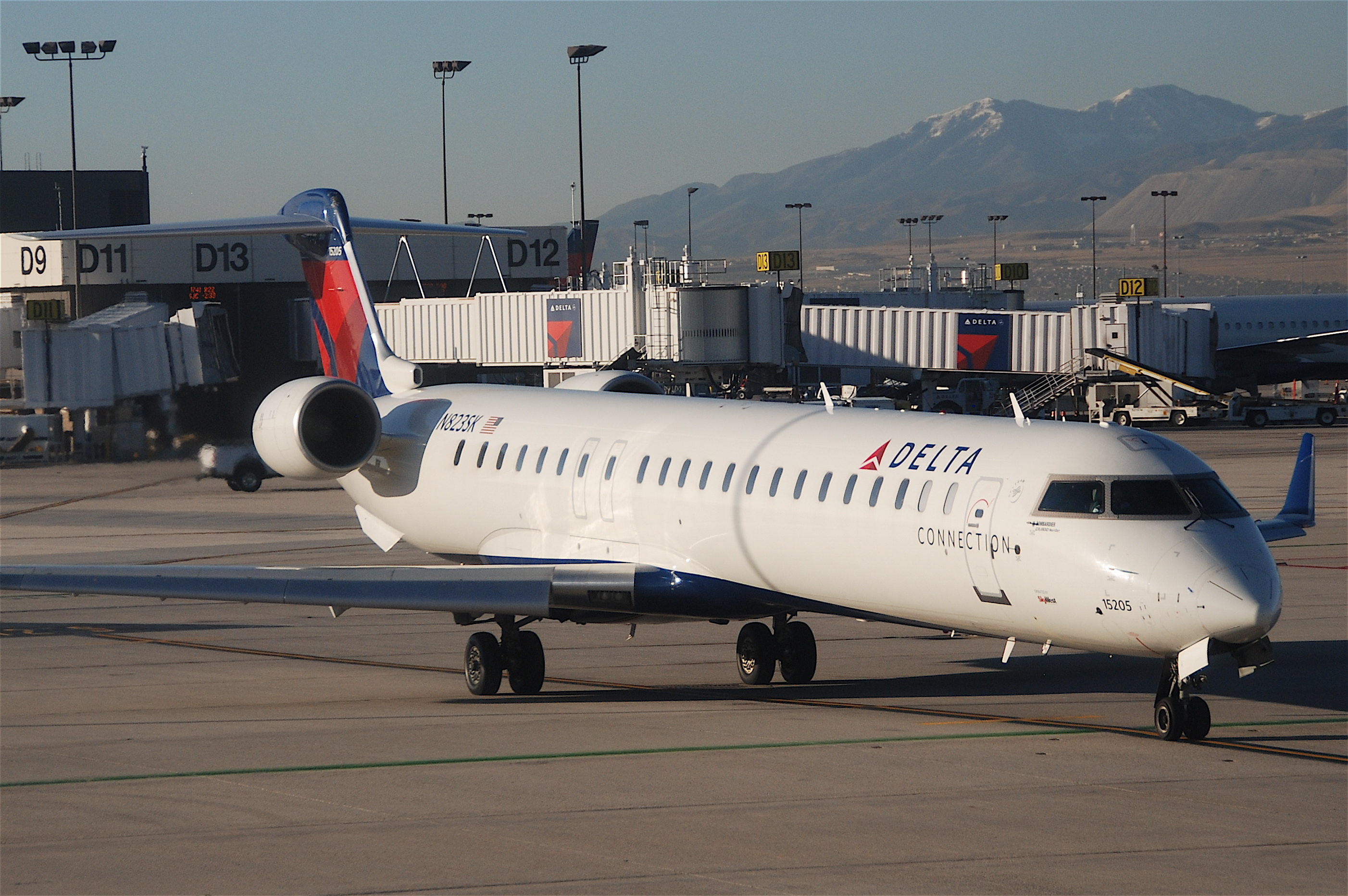 Delta Connection CRJ-900