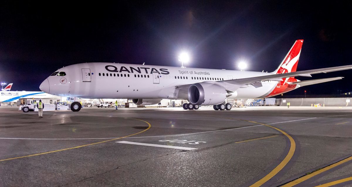 12 years after ordering, Qantas finally gets a Dreamliner