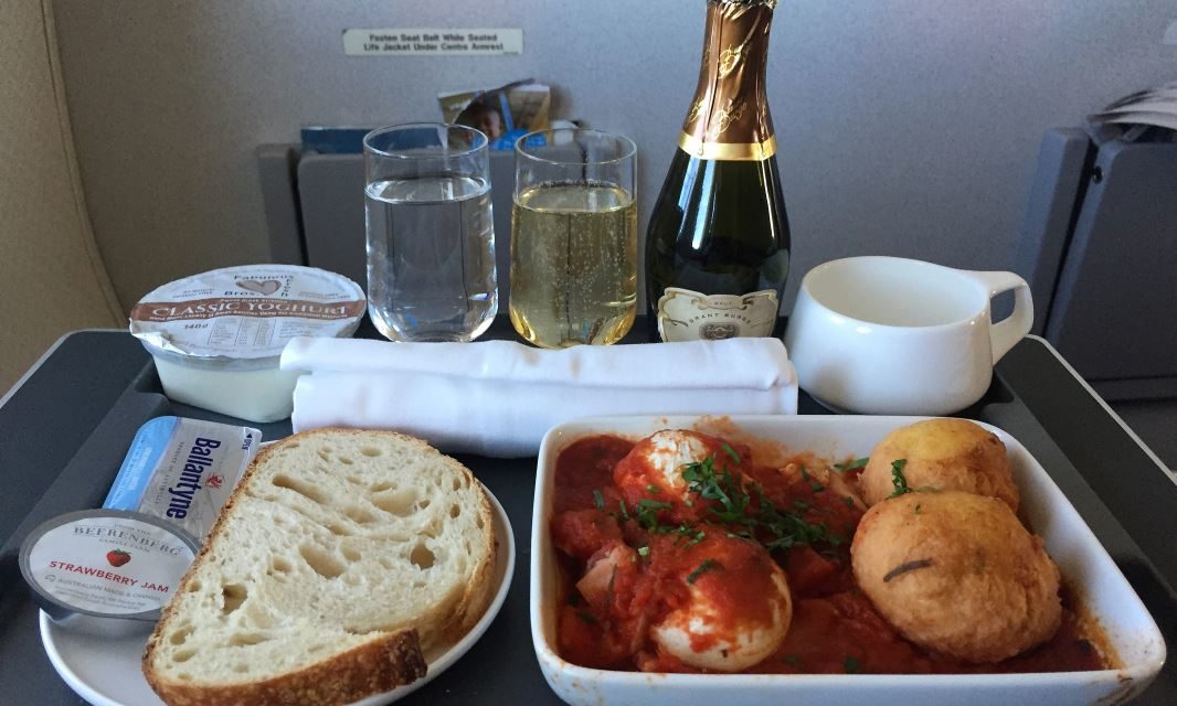 How is flying SYD-BNE in Qantas 737 Business Class?