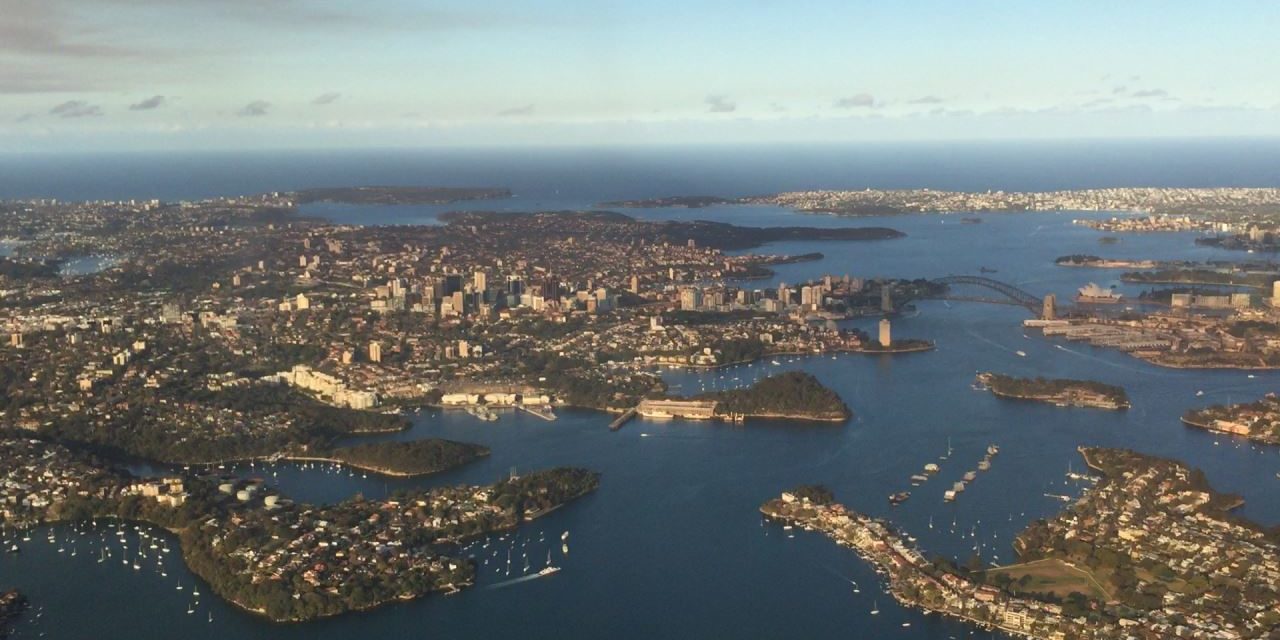 Awesome Video of a Scenic Landing in Sydney on Qantas