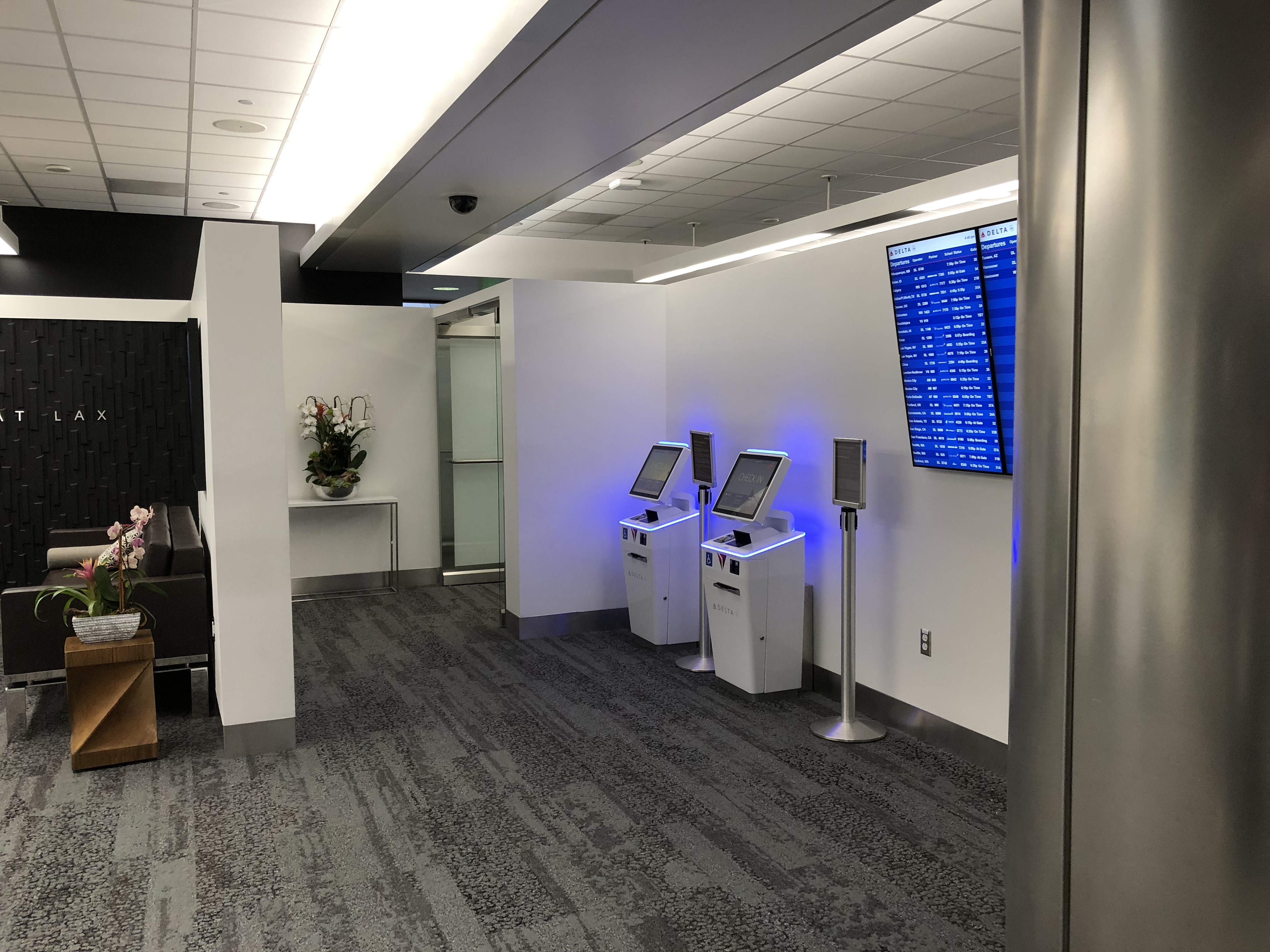 Delta ONE Check-In Kiosks at LAX