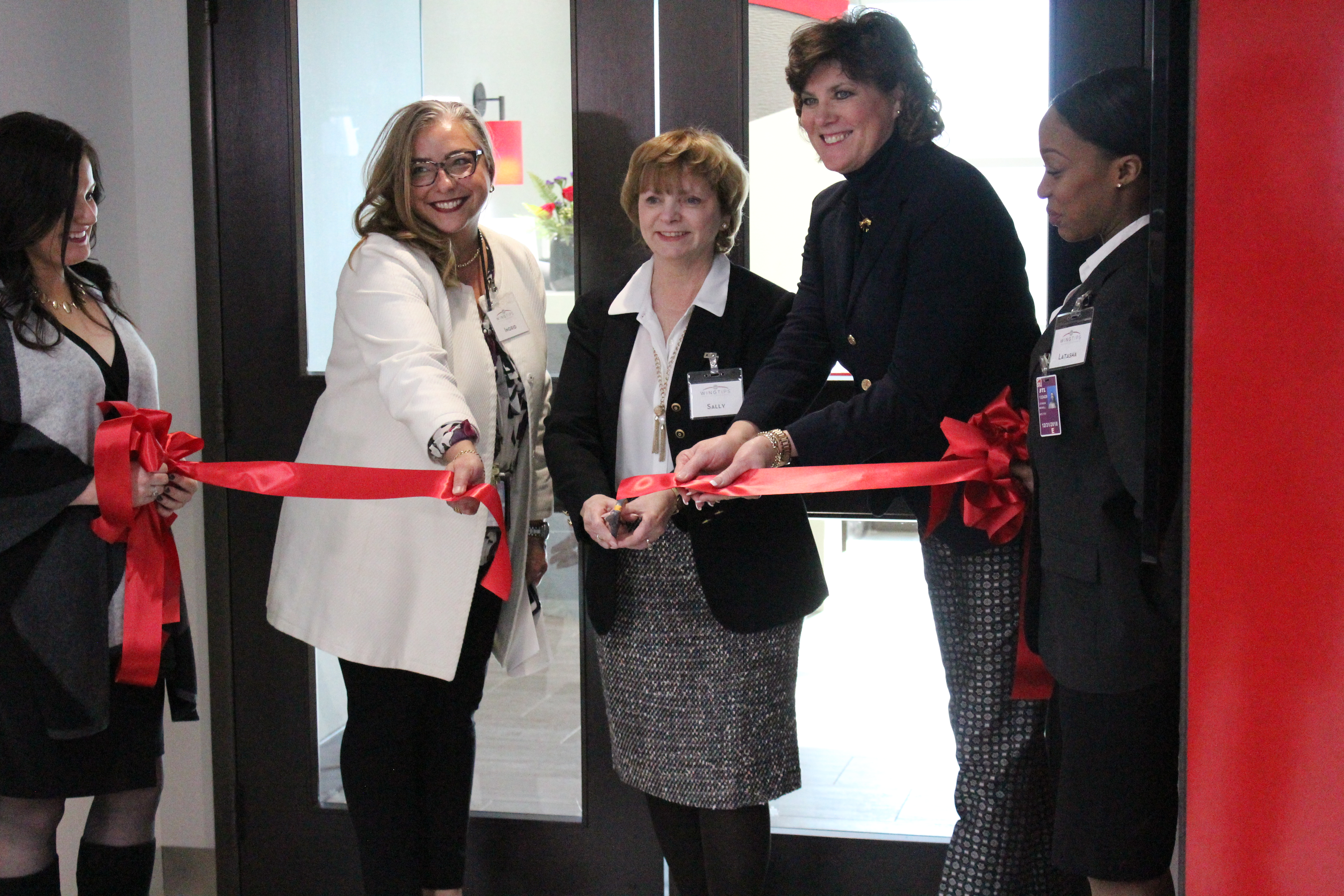 Airport Terminal Service Representatives and the St. Louis Airport Director Cut the Ribbon at The Wingtips Lounge STL