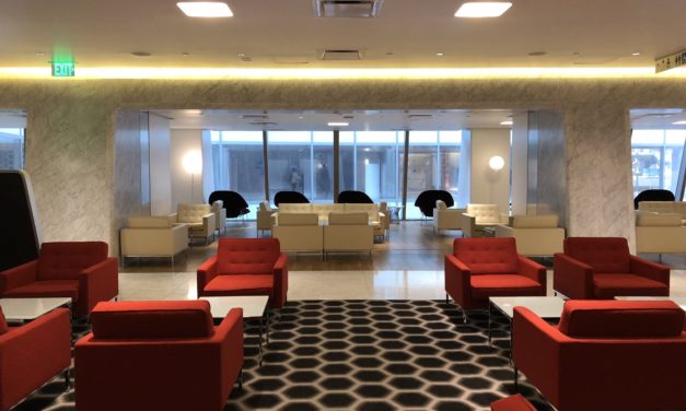 Review: The Overrated Qantas First Class Lounge LAX