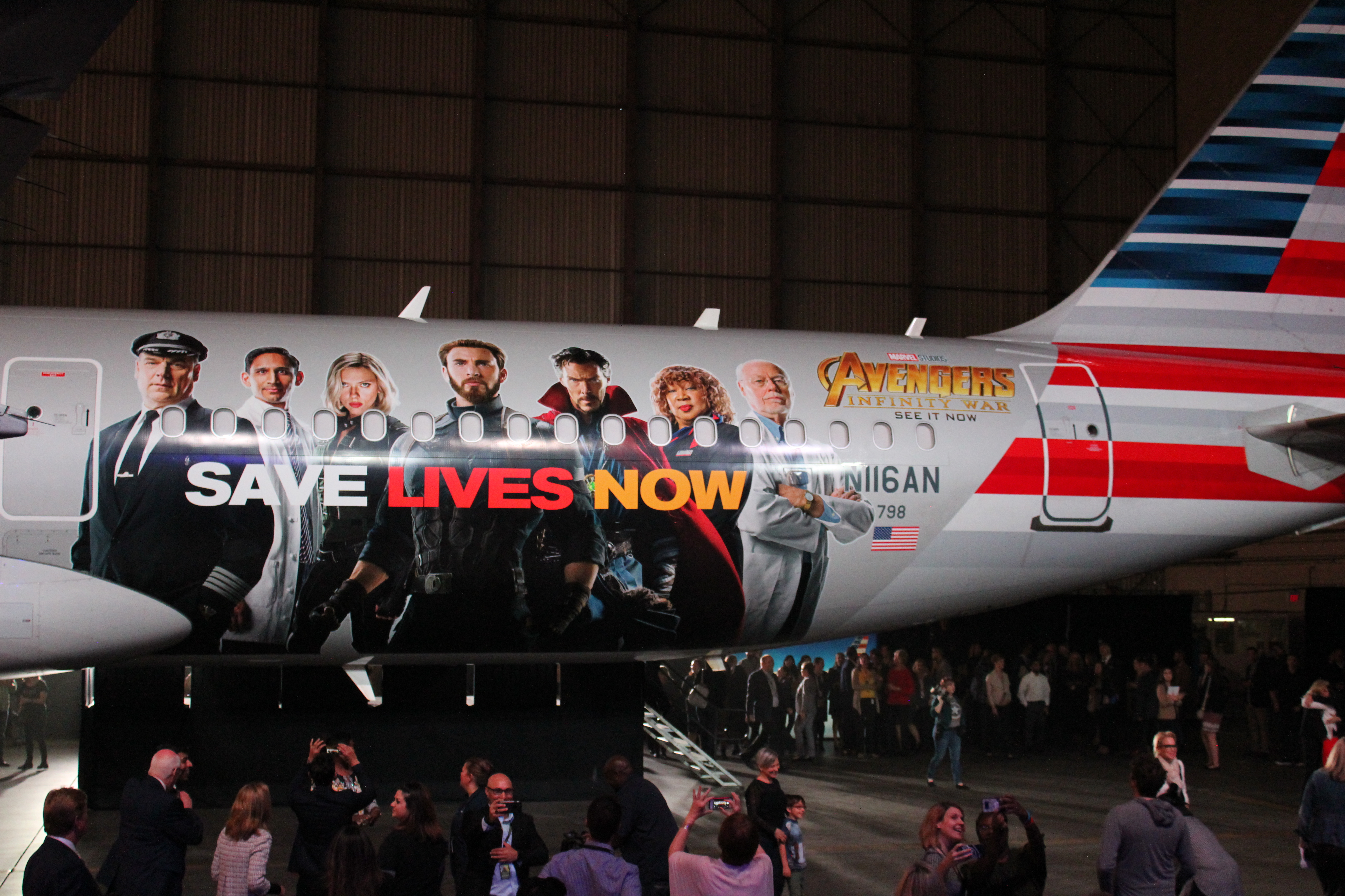 American Airlines Airbus a321 (N116AN) with the special SU2C/Avengers Livery