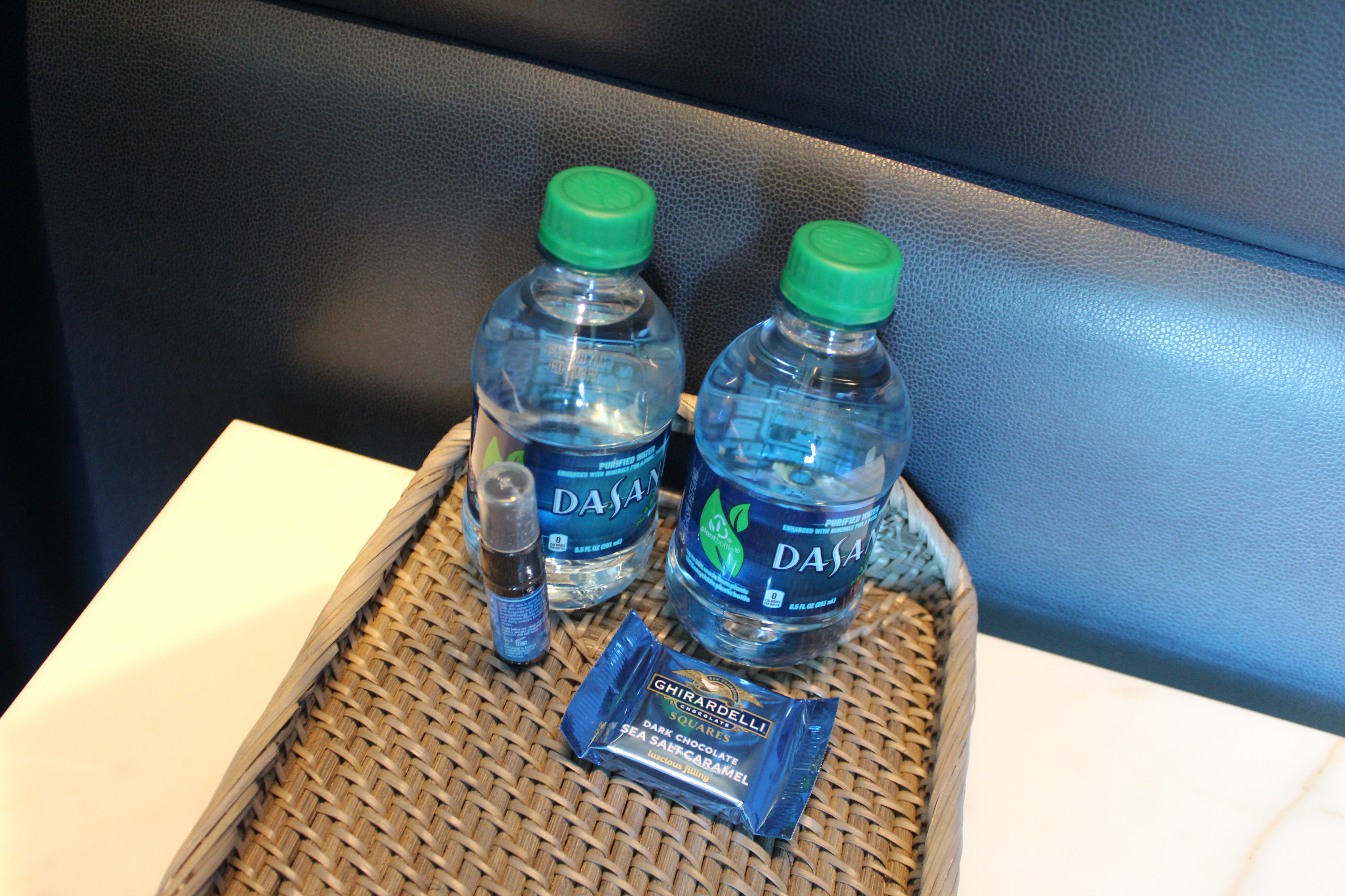 United Polaris Lounge San Francisco Daybed Amenities