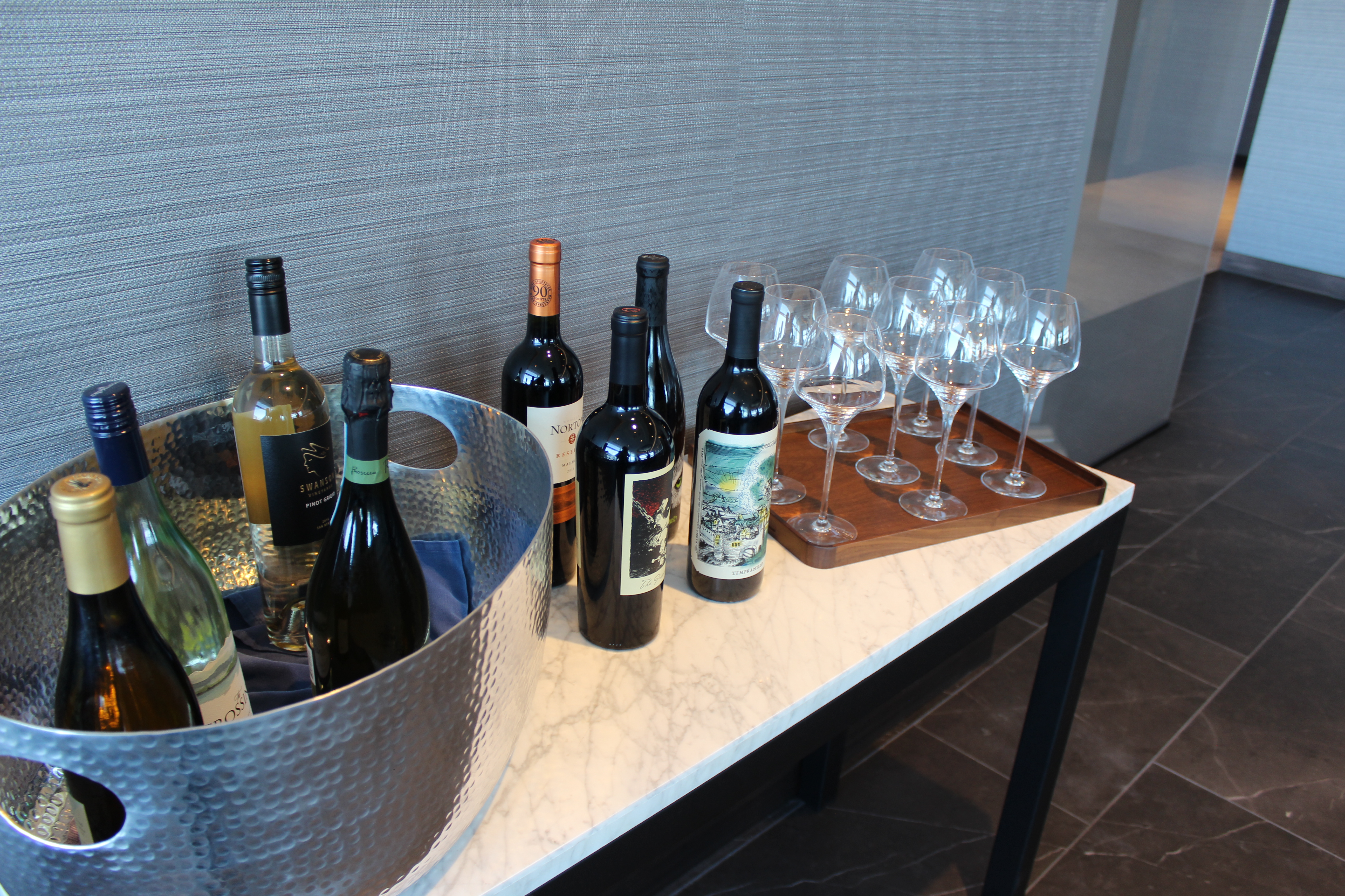 United Polaris Lounge San Francisco Dining Room Wine Tasting