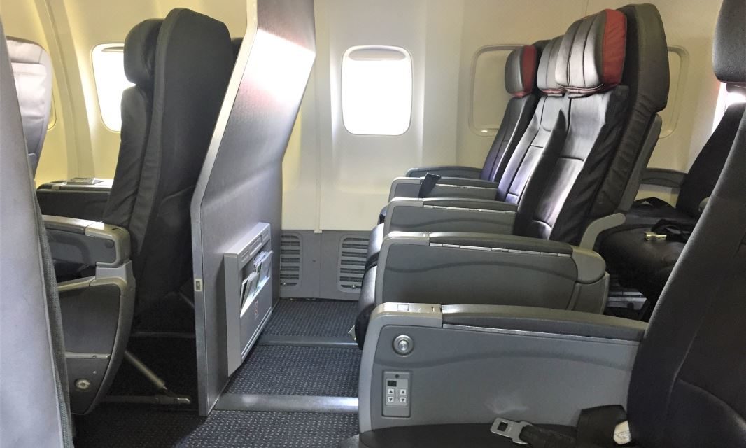 Review: American Airlines 737 Main Cabin Extra ORD-SEA