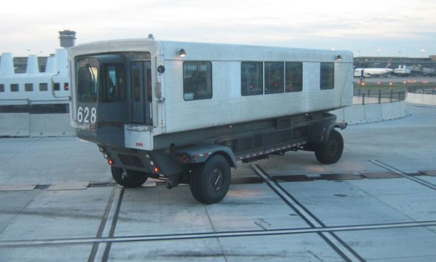 Who likes the Mobile Lounges at Washington Dulles airport?