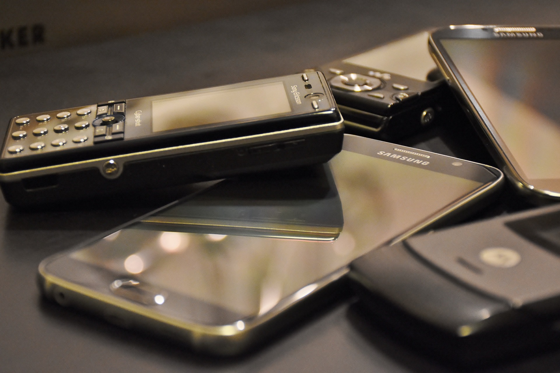 a group of cell phones on a table