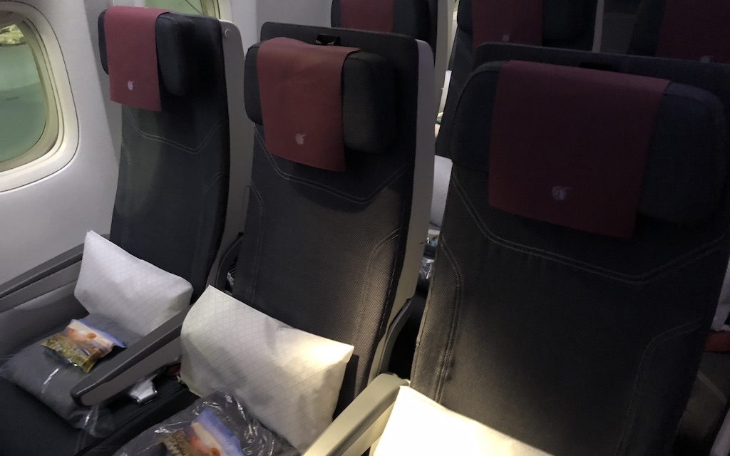 Review 12 Hours In Qatar Airways Economy Class 777 300er Montreal To Doha Travelupdate
