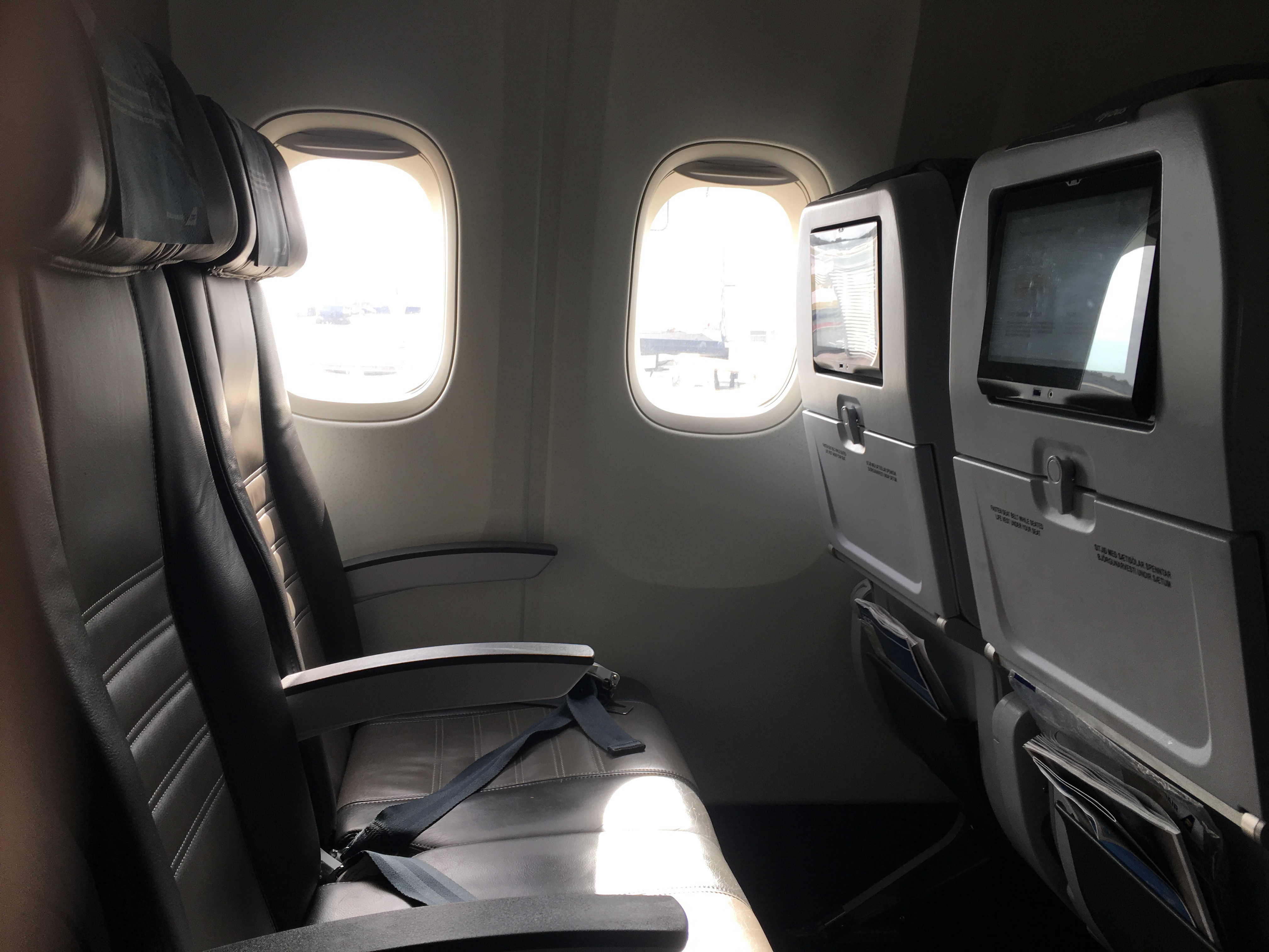 Review: Icelandair B767 KEF Extra Legroom - TravelUpdate