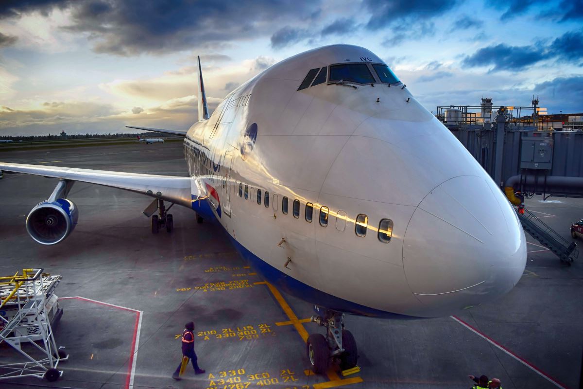 British Airways Boeing 747-400 Seattle nose view