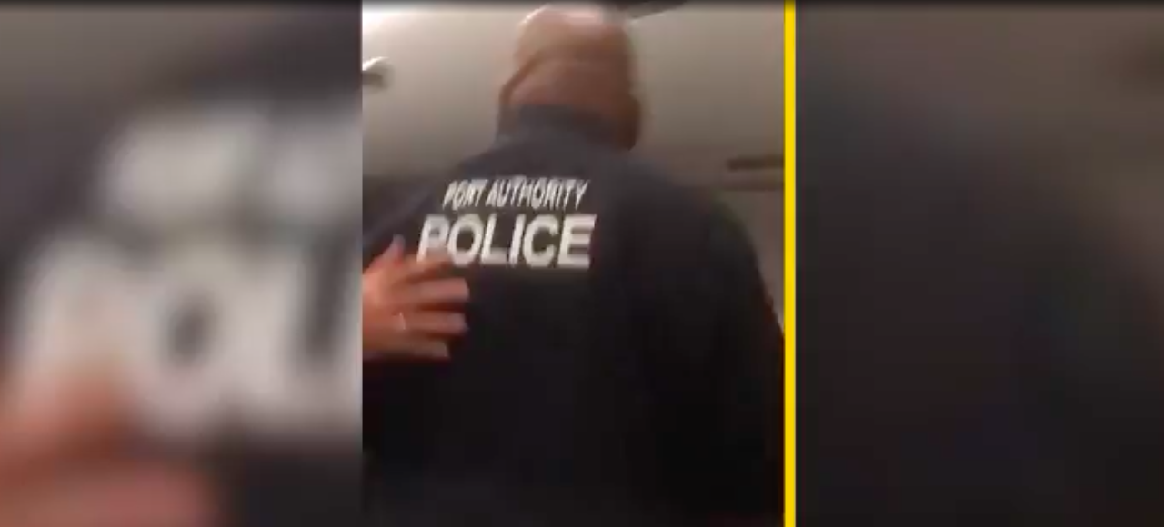 [Video]: Cops step in to stop a fight on delayed Delta flight