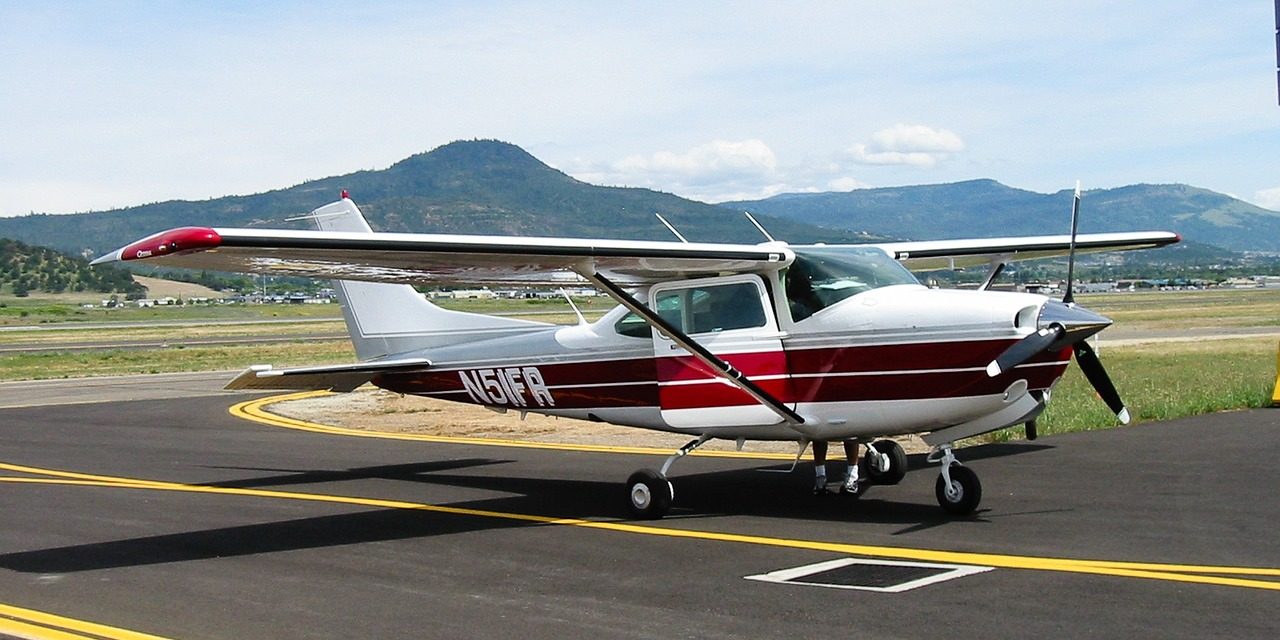 Impressive: Student Pilot Lands Plane On First Attempt After Mid-Air Emergency