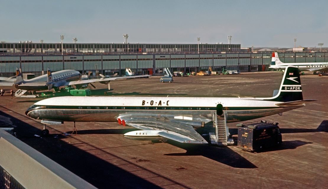 What was the BOAC Monarch service like on the Comet 4?