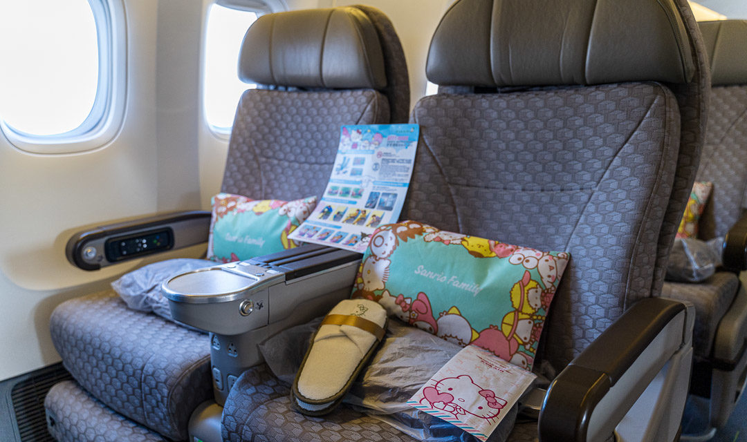 EVA Air Hello Kitty Hand-In-Hand Plane Tour | San Francisco to Taipei Route