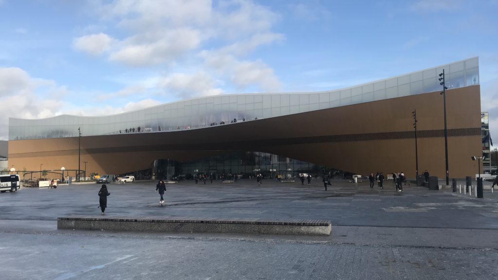 a building with a curved roof