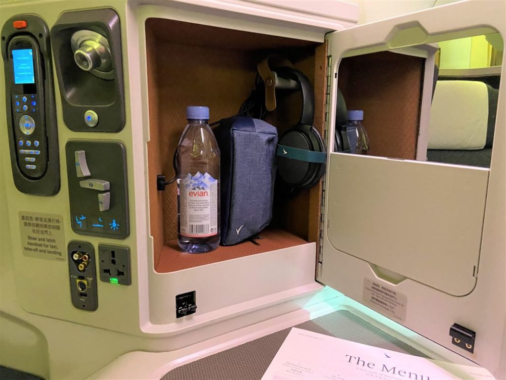 Cathay Pacific business class amenities