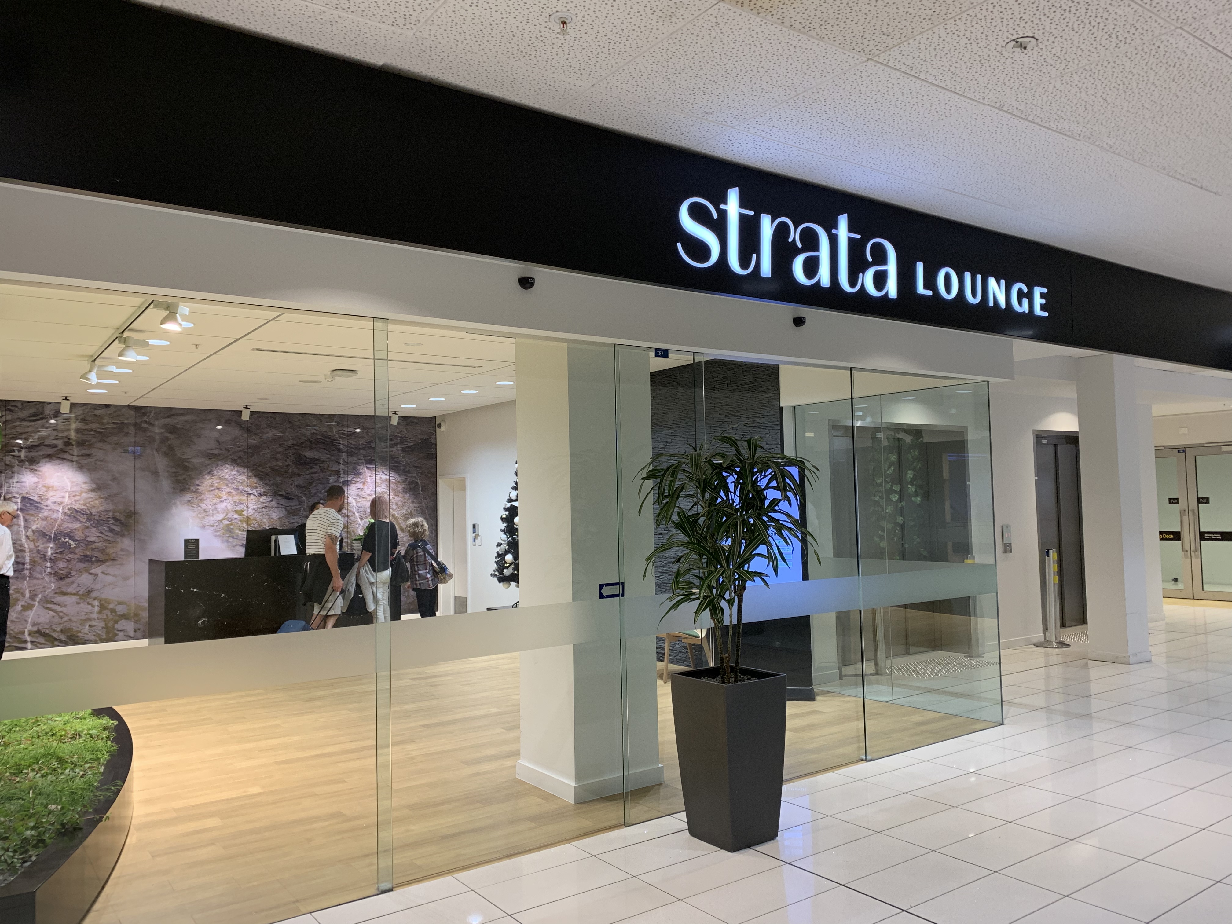 Strata Lounge