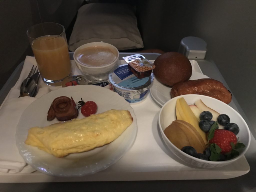 Alitalia Magnifica business class breakfast