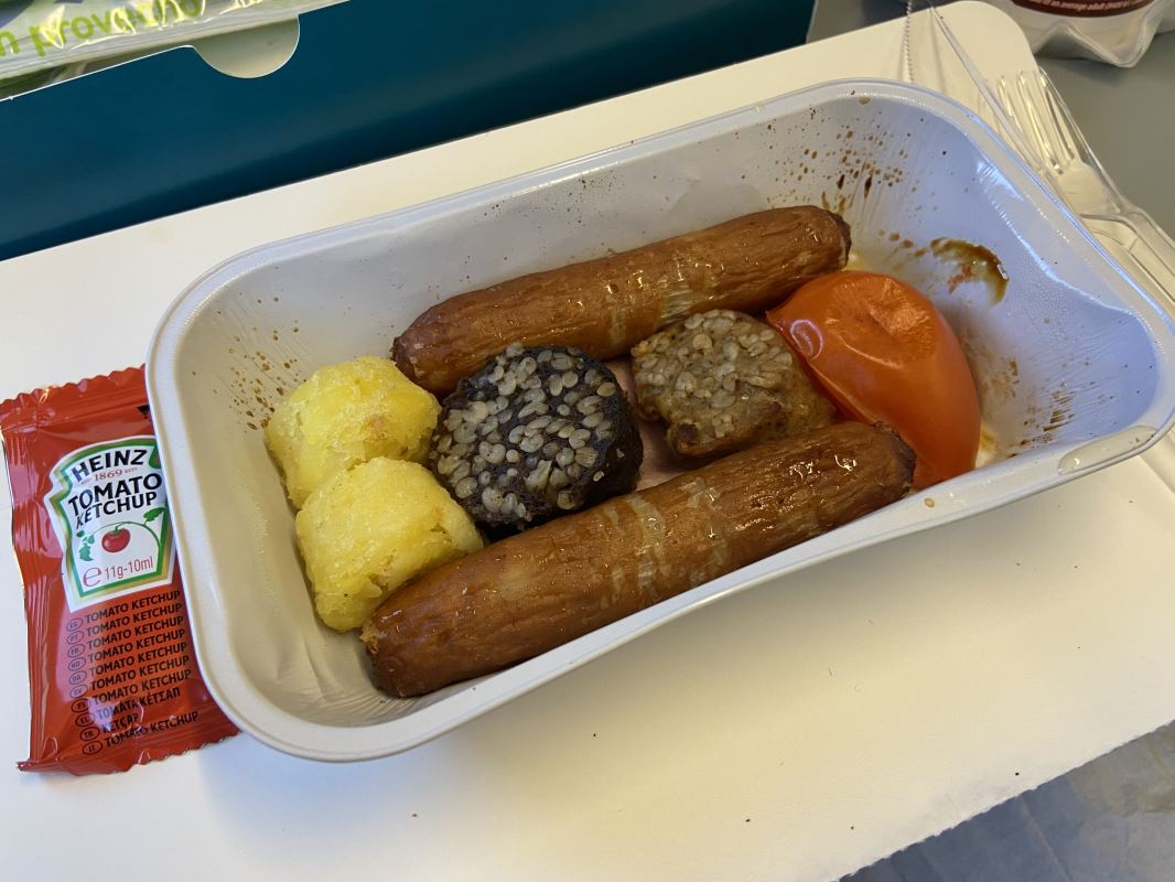 09.-Aer-Lingus-Economy-Class-Irish-Breakfast-Bia-Menu-Hot-Dish.jpg