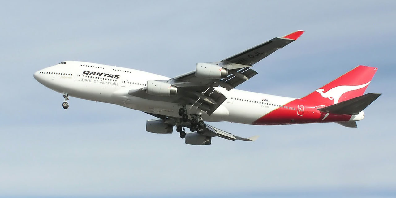 What is Boeing 747 Upper Deck business class like on Qantas?
