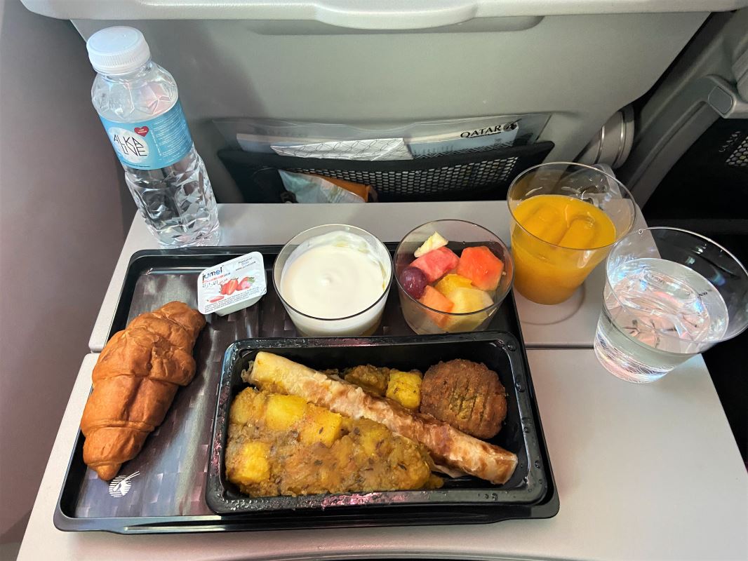 What is the new Qatar Airways Quisine economy class dining like