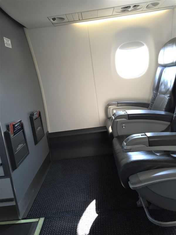 How was American Airlines E175 First Class from New York to Washington ...