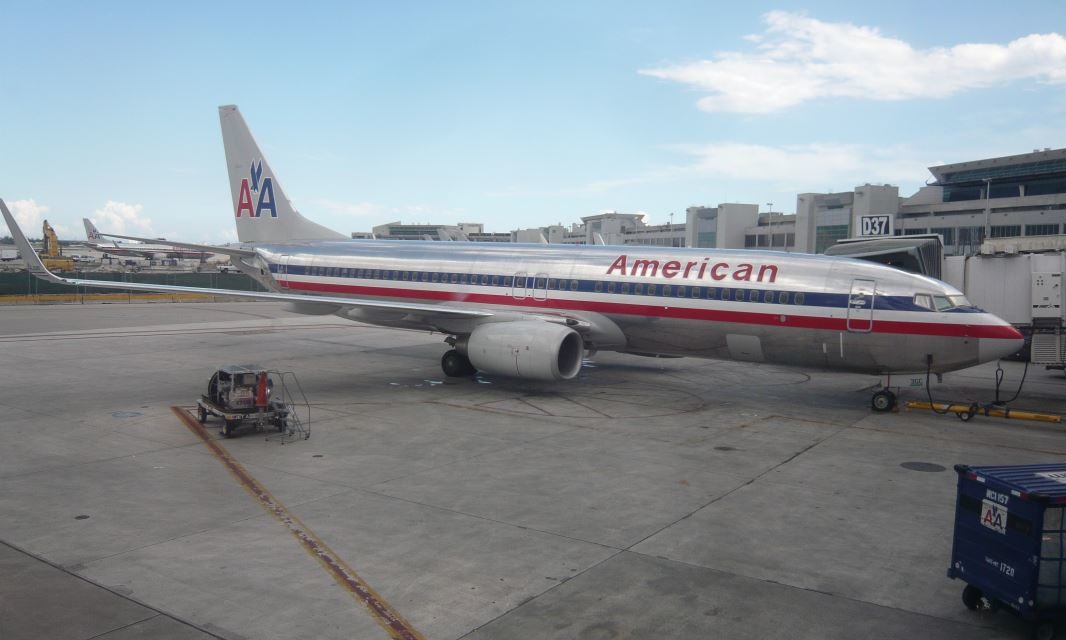 Review: American Airlines 737 First Class on a dinner flight from Washington to Miami in 2012