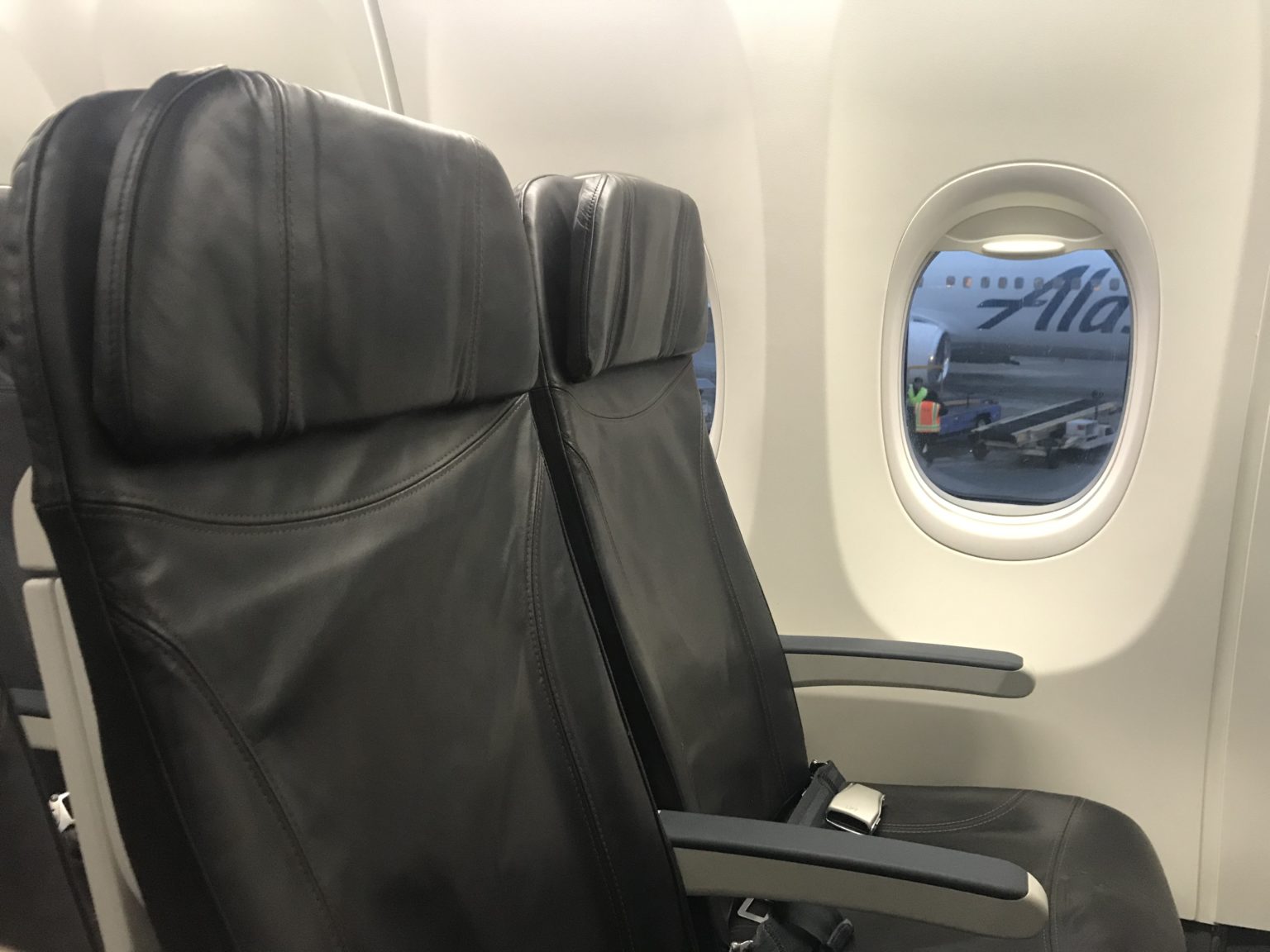 Review: Alaska Airlines 737-900 Premium Class - Boston to SFO