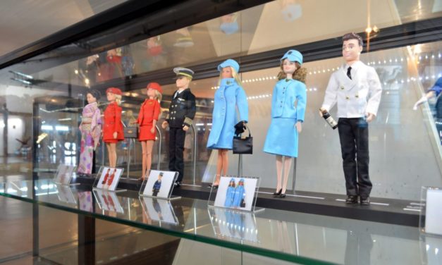 Check out these gorgeous Qantas uniform dolls made to celebrate the airline’s 100th birthday