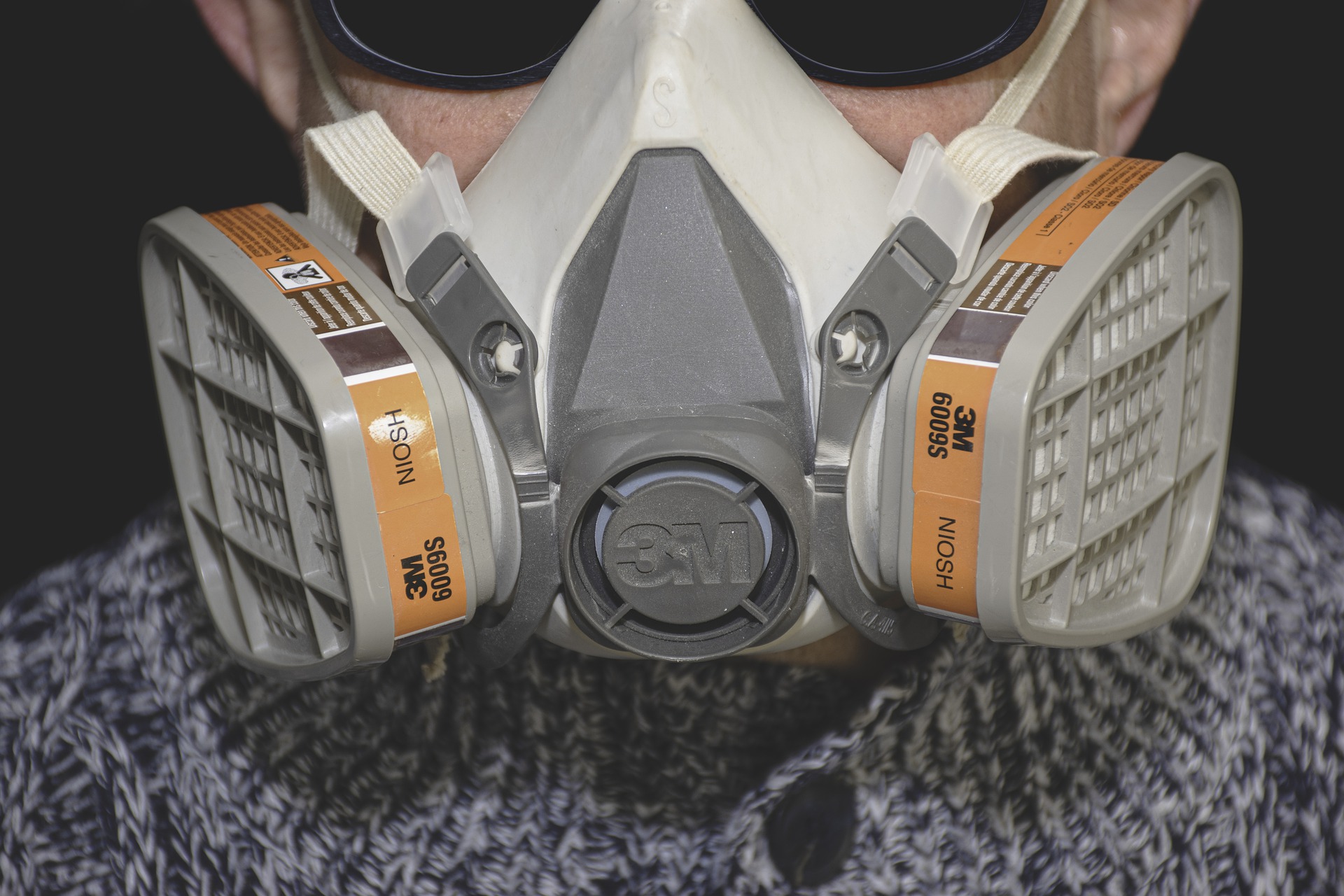 a person wearing a respirator mask