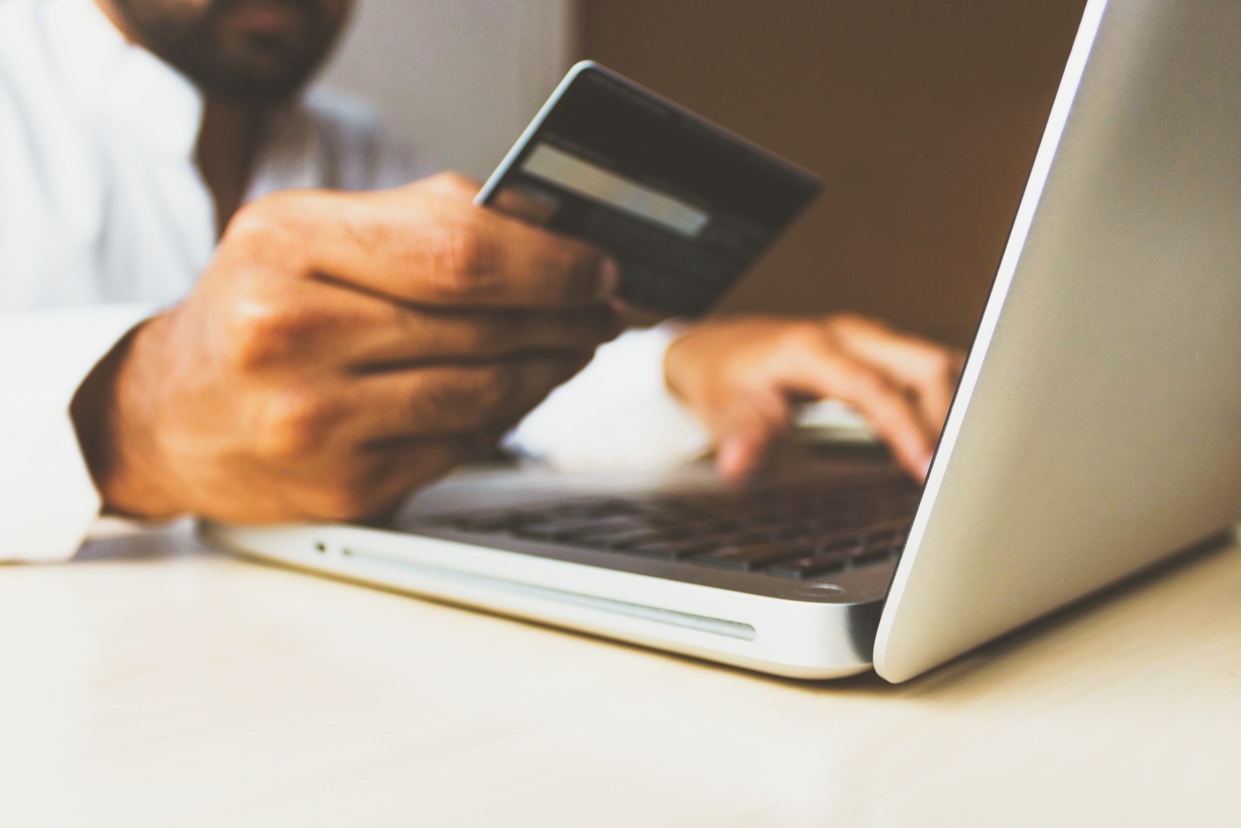 Check out the best credit cards for ecommerce expenses!