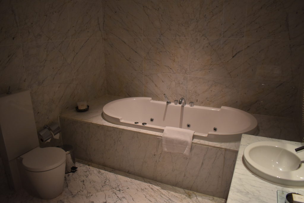 Tomtom Suites Istanbul bathtub