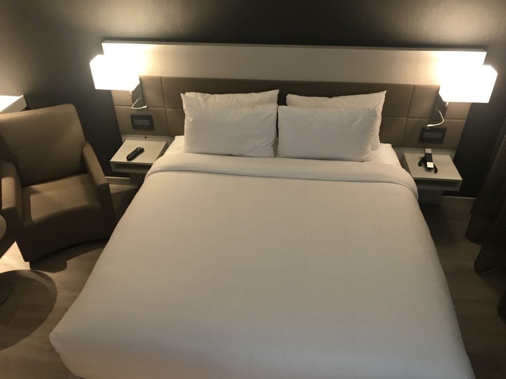 AC Hotel Santa Rosa bed